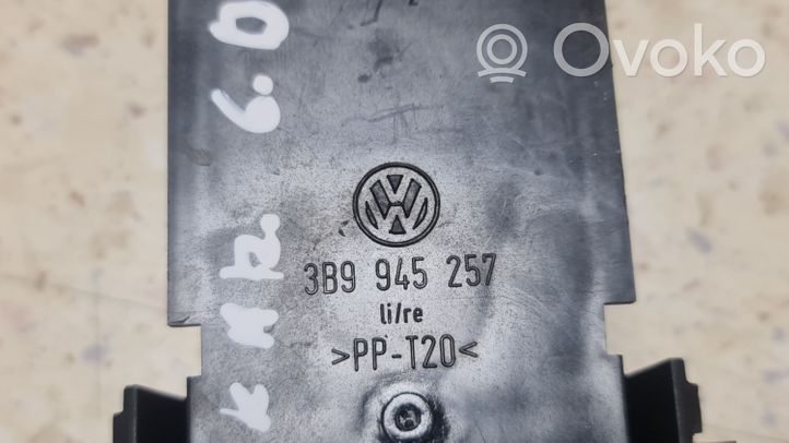 Volkswagen PASSAT B5 Pièces détachées feux arrière 3B9945257