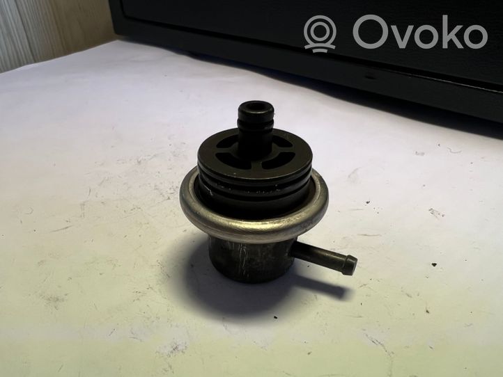 Opel Vectra B Regulator ciśnienia paliwa 90411542