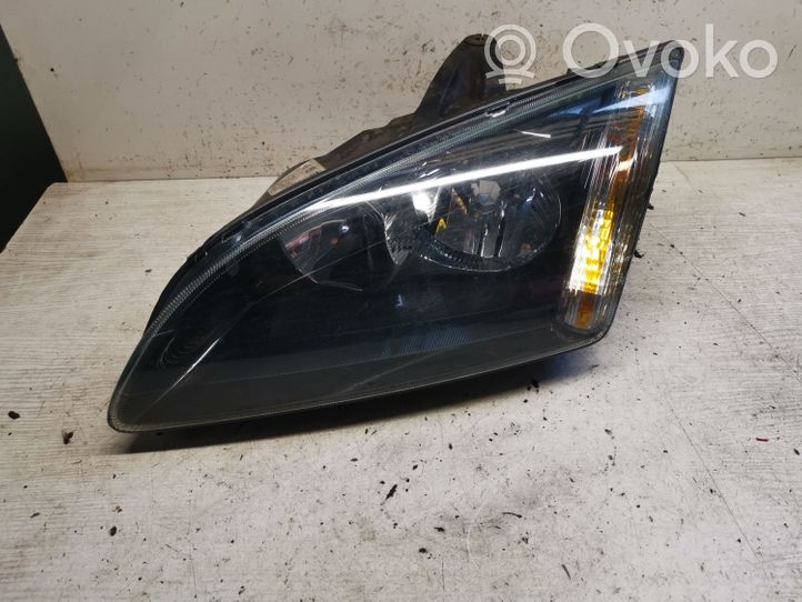 Ford Focus Lampa przednia 4M5113W030JB