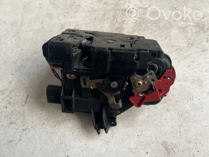 Audi A4 S4 B6 8E 8H Etuoven lukko 4B2837015C