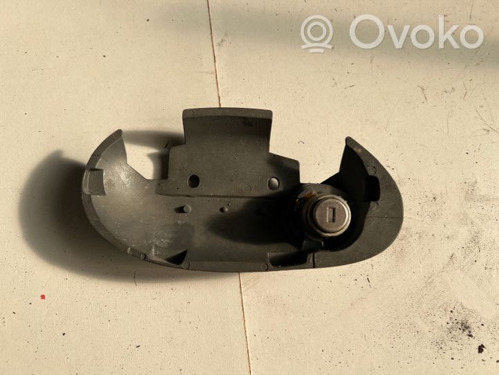 Opel Meriva A Front door lock (next to the handle) 