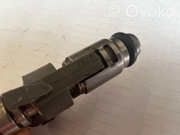 Citroen C3 Inyector de combustible 0334