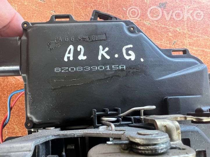 Audi A2 Zamek drzwi tylnych 8Z0839015A