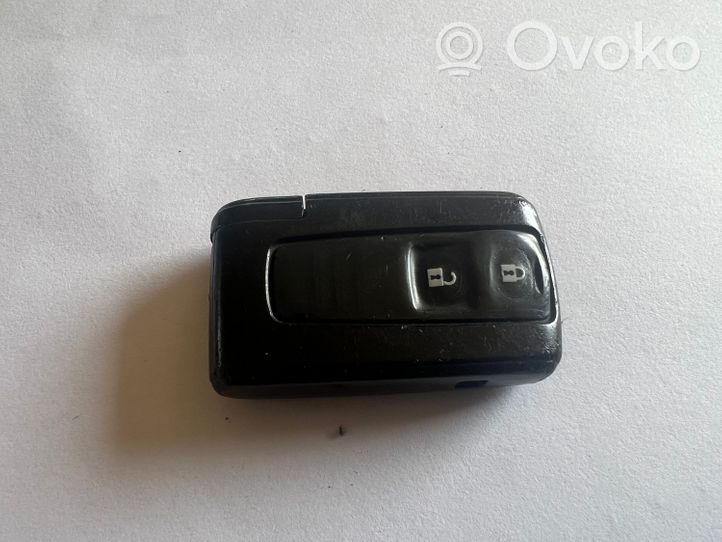 Toyota Corolla Verso AR10 Užvedimo raktas (raktelis)/ kortelė B21TA