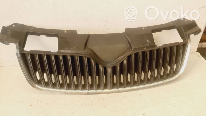 Skoda Praktik (5J8) Grille calandre supérieure de pare-chocs avant 5JD853651A