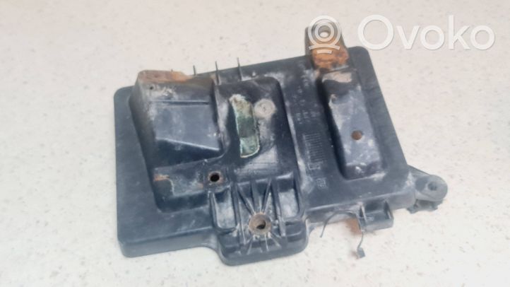 Opel Zafira A Boîte de batterie 09132098