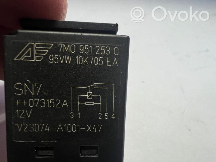 Audi A3 S3 A3 Sportback 8P Other relay 7M0951253C