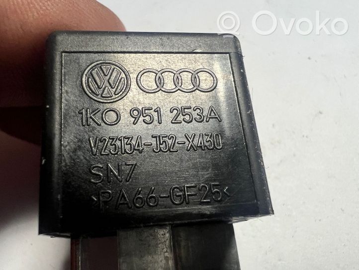 Audi A3 S3 A3 Sportback 8P Inne przekaźniki 1K0951253A