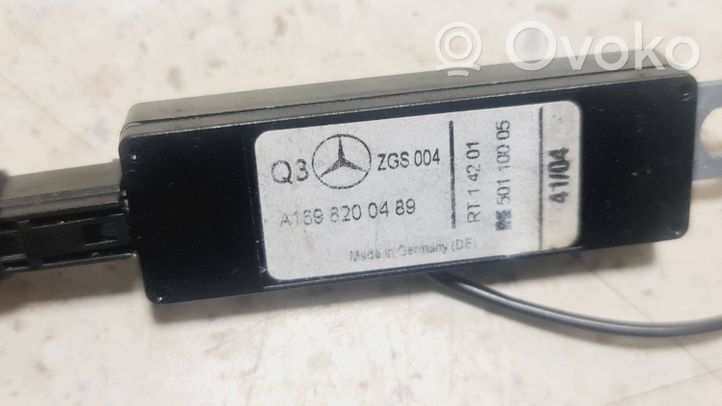 Mercedes-Benz A W169 Pystyantennivahvistin A1698200489