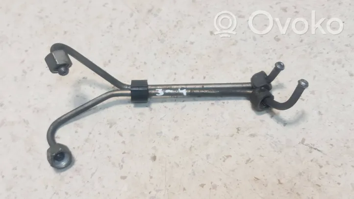 Volkswagen Golf IV Tuyau d'alimentation d'injecteur de carburant 038130303