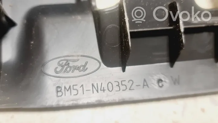 Ford Focus Bagažinės slenksčio apdaila BM51N40352A
