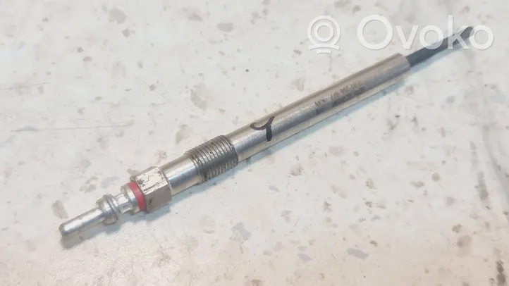 Opel Astra J Glow plug 0100266077