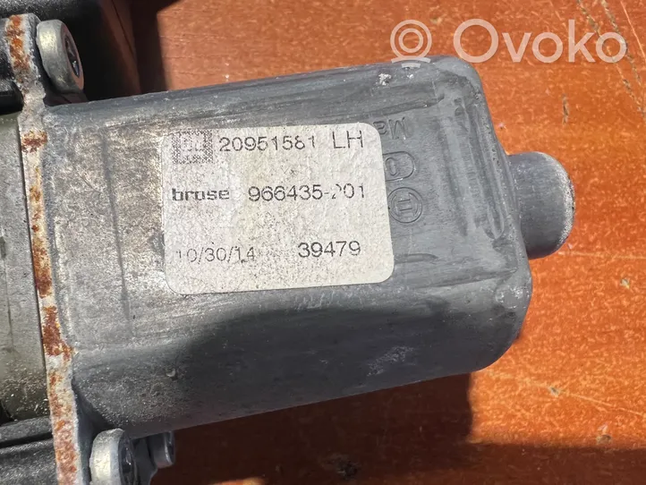 Opel Astra J Alzacristalli della portiera anteriore con motorino 13350757