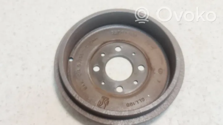 Opel Corsa D Tambour de frein arrière 55701380