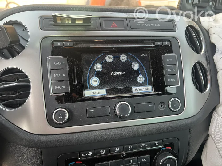 Volkswagen Tiguan Unità principale autoradio/CD/DVD/GPS 3C8035279