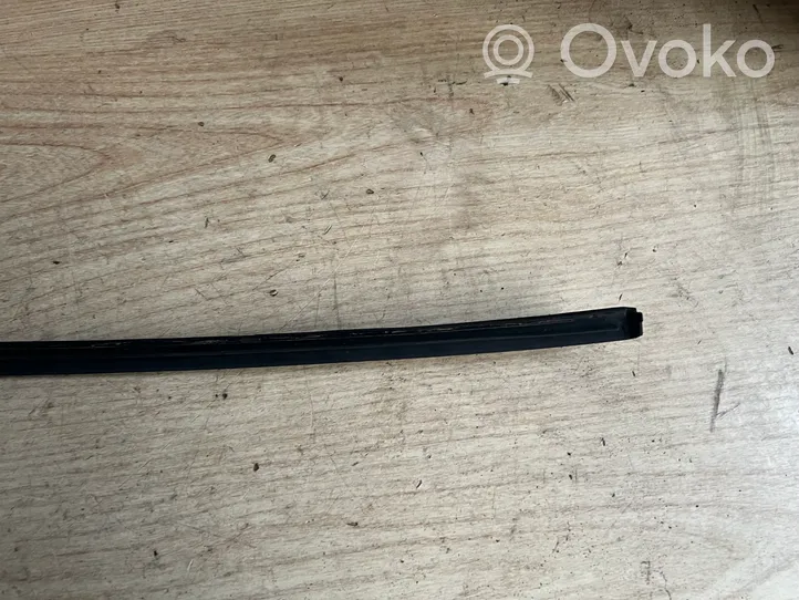 Volkswagen Tiguan Windshield trim 5N0854327