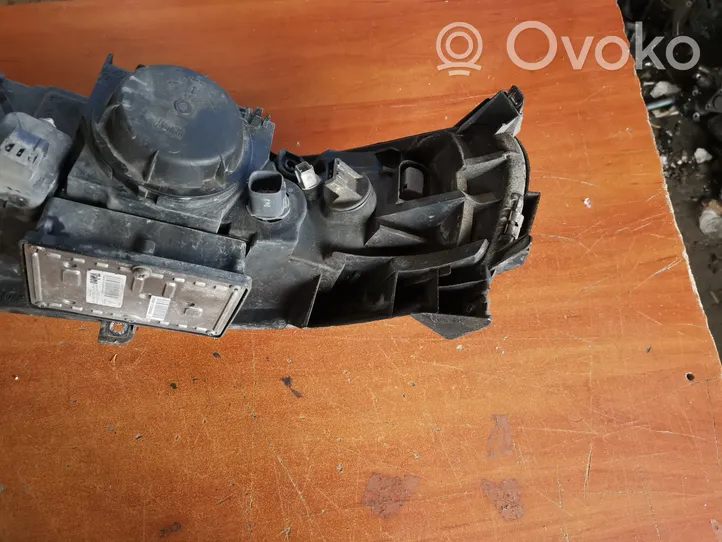 Volvo S60 Lampa przednia 89008267