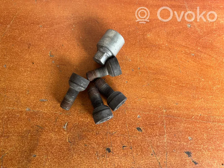 Audi A4 S4 B8 8K Anti-theft wheel nuts and lock 