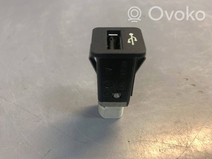 BMW 5 F10 F11 USB socket connector 9167196