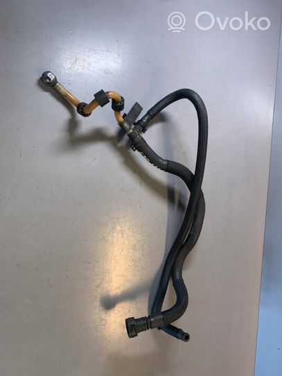 BMW X5 E70 Tuyau d'alimentation conduite de carburant 7793063