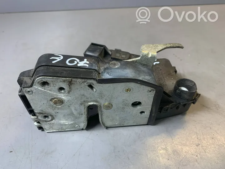 BMW 3 E46 Front door lock 7011305