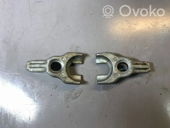 BMW 7 F01 F02 F03 F04 Sprauslas turētājs/pleciņš 13538578607