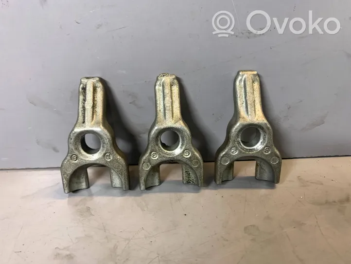 BMW 7 F01 F02 F03 F04 Sprauslas turētājs/pleciņš 13538578607