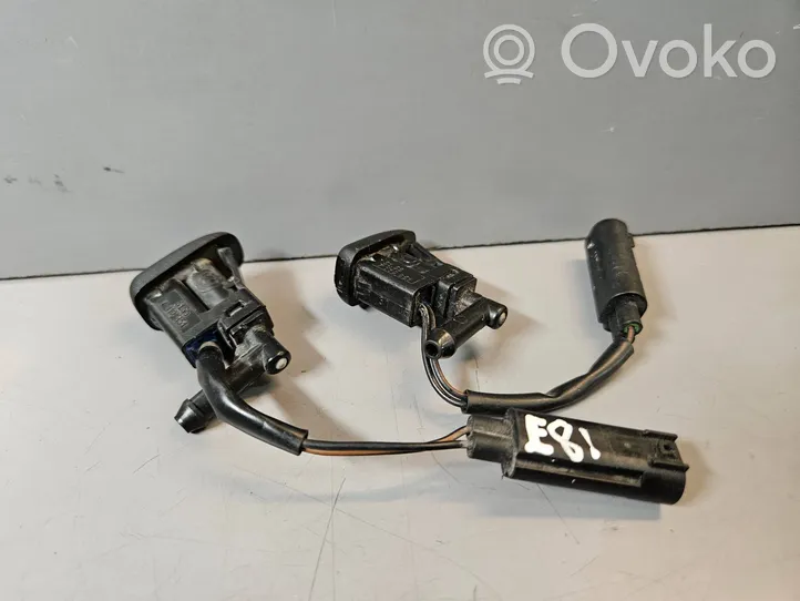 BMW X3 E83 Ugello a spruzzo lavavetri per parabrezza 7110851