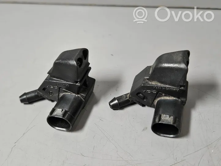 BMW 7 E38 Ugello a spruzzo lavavetri per parabrezza 8364444