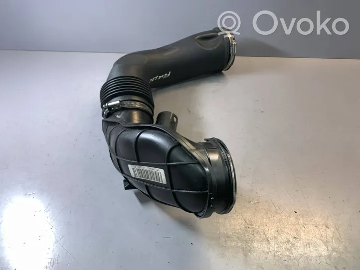 BMW 5 F10 F11 Część rury dolotu powietrza 13717807493