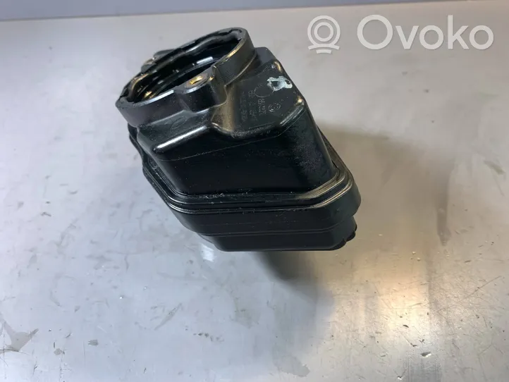 BMW 5 F10 F11 Część rury dolotu powietrza 8513672