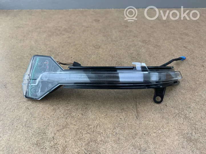 BMW 5 F10 F11 Posūkio žibintas veidrodėlyje 63137308535