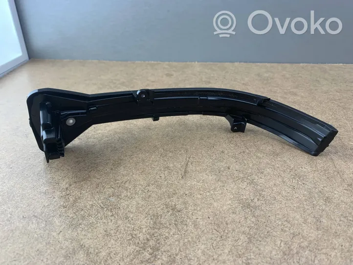 BMW X6 G06 Posūkio žibintas veidrodėlyje 51167414650