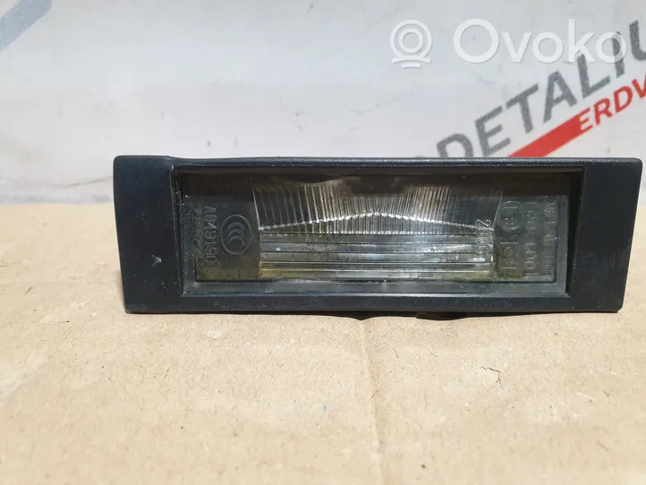 BMW 6 E63 E64 Lampa oświetlenia tylnej tablicy rejestracyjnej 7165735