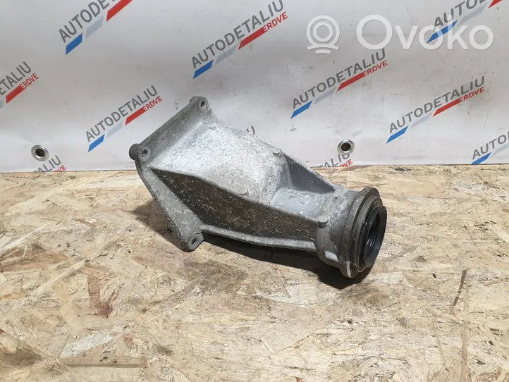 BMW X5 E70 Staffa del cuscinetto di supporto dell’albero di trasmissione 7600691