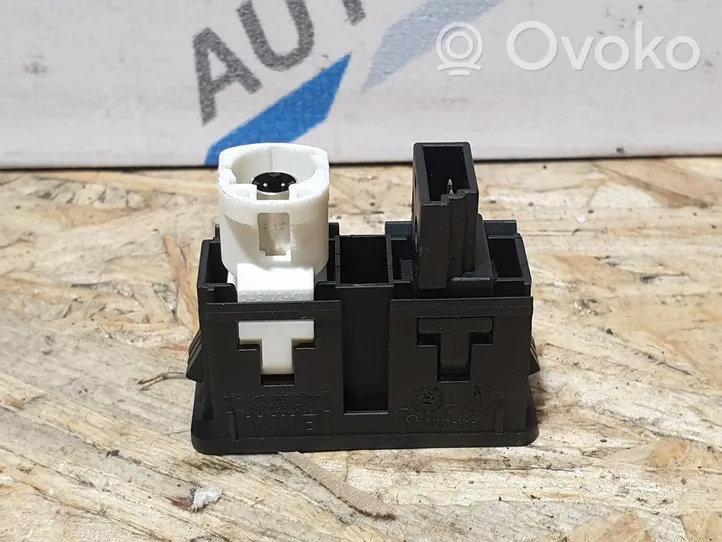 BMW 1 F20 F21 USB-pistokeliitin 9229246