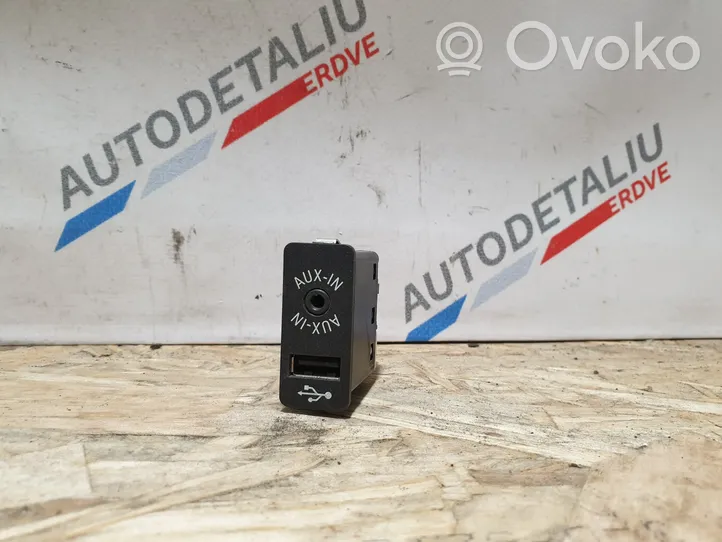 BMW i3 USB-pistokeliitin 9266607