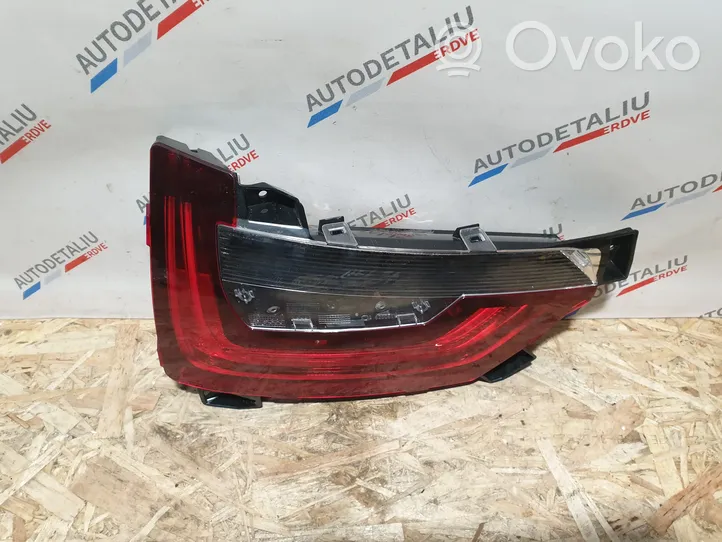 BMW i3 Aizmugurējais lukturis pārsegā 7389605