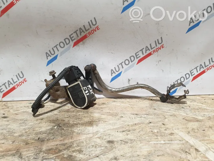 BMW 3 F30 F35 F31 Priekšpusē piekares augstuma sensors 6860843