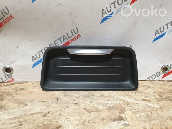 BMW 3 F30 F35 F31 Glāžu turētāja gumijas pamatnīte 9232068