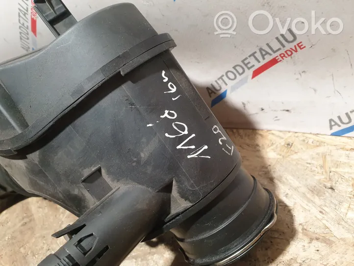 BMW 1 F20 F21 Turboahtimen ilmanoton letku 8513961