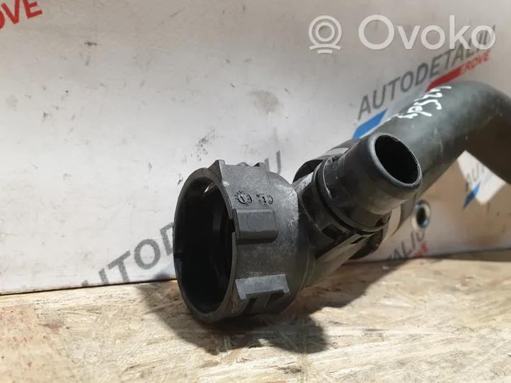 BMW 4 F32 F33 Tuyau de liquide de refroidissement moteur 7812941