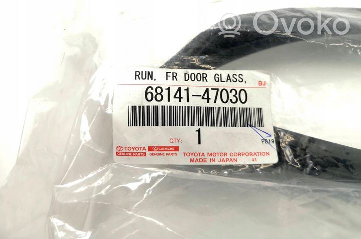 Toyota Prius (XW10) Joint d'étanchéité de corps de porte coulissante 6814147030