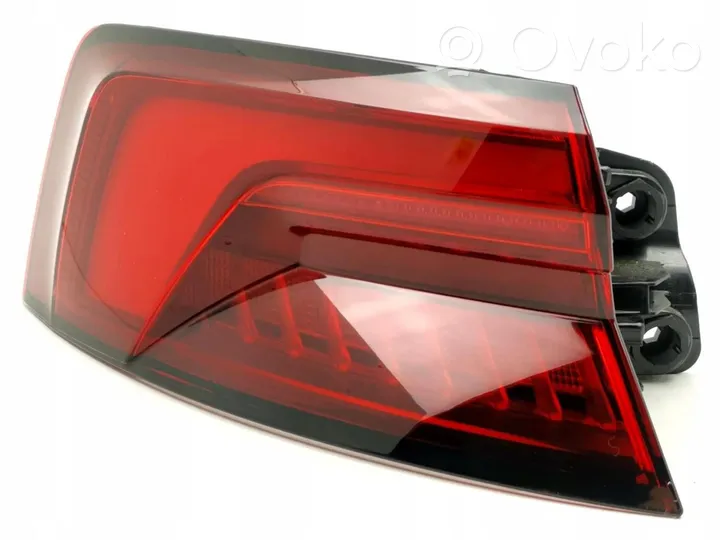 Audi A5 Luz trasera/de freno 8W6945091J