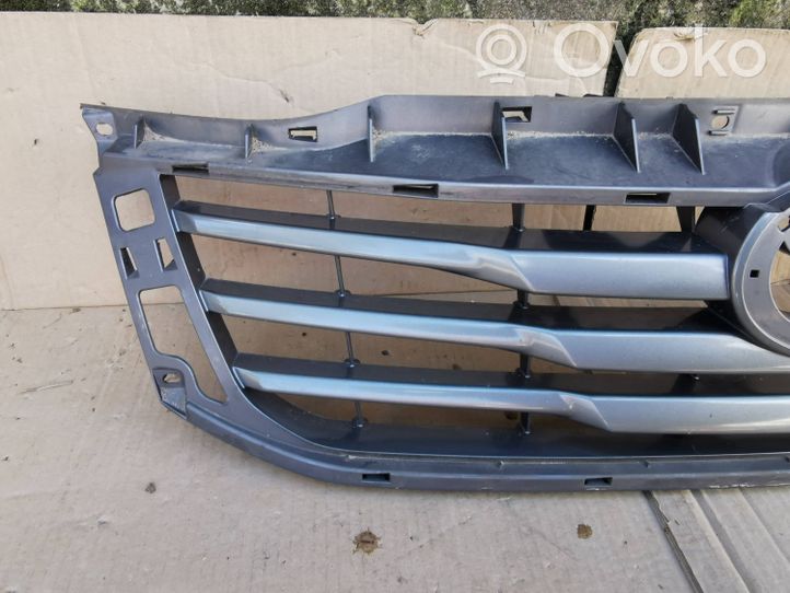 Toyota Hilux (AN10, AN20, AN30) Grille calandre supérieure de pare-chocs avant 531110K480