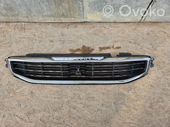 Peugeot 508 Front grill 9807631077