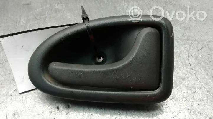 Nissan Primastar Klamka wewnętrzna drzwi przednich 8200028995