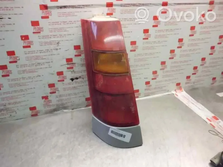 Renault Super R5 Lampa tylna 7702163233