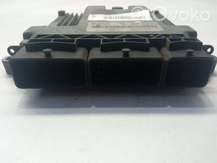 Opel Movano B Engine control unit/module 0281030577