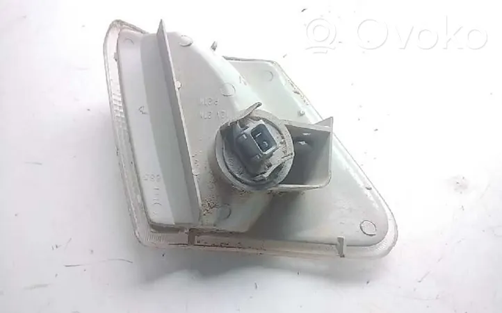 Ford Fiesta Indicatore di direzione anteriore 93B613K370AA